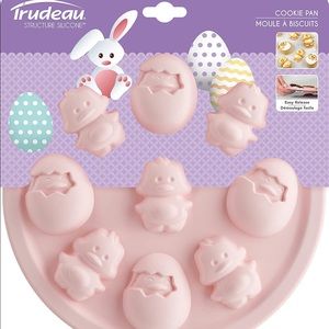 Trudeau Bakeware Cookie Pan Chicks, 9-Inch, Pink, NWOT